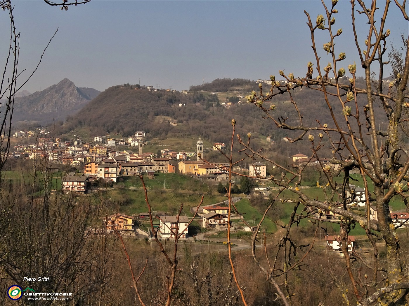 56 Vista su Grumello-Endenna ed oltre.JPG